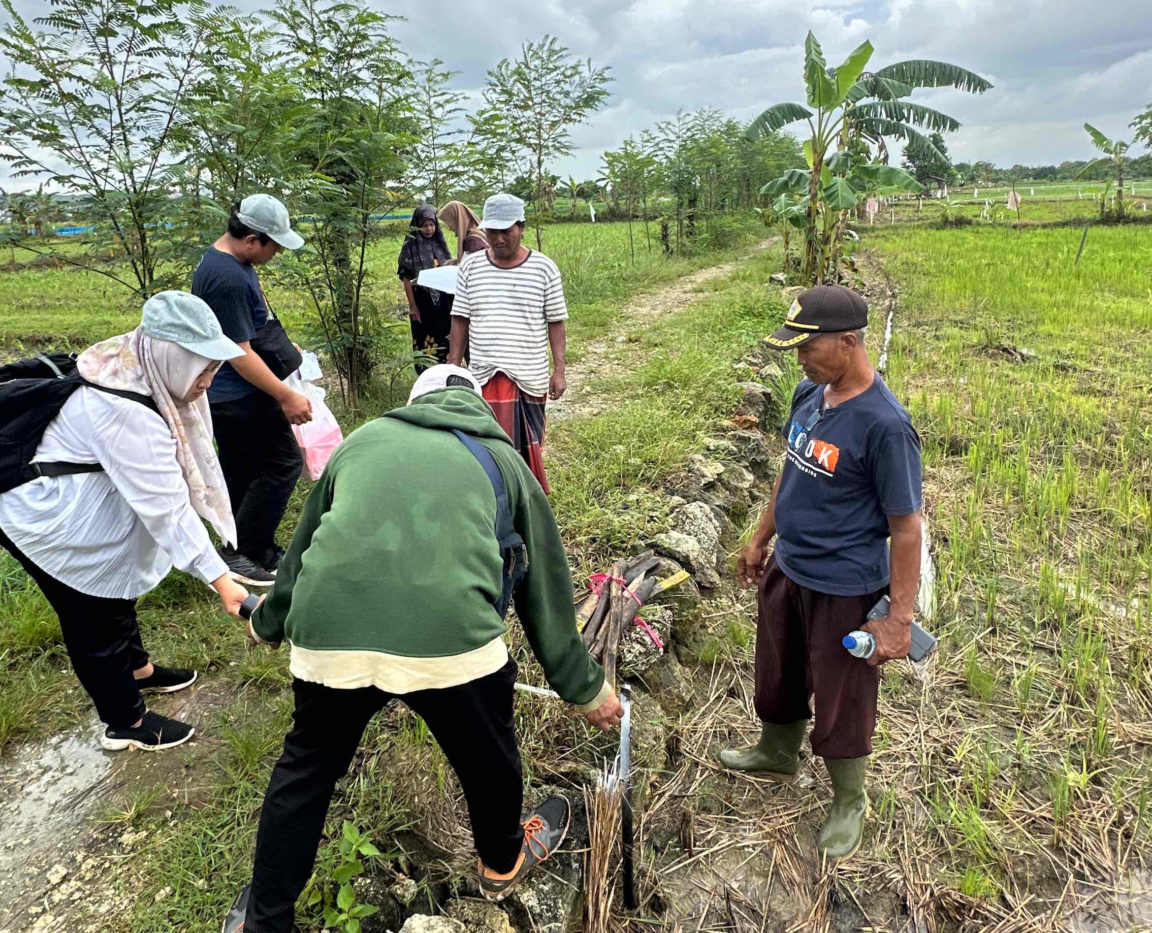 DPUTR Gresik Perjelas Batas Tanah Sepanjang Jalur Pipa Irigasi Lumbung Air Sukodono di Desa Wotan Kecamatan Panceng