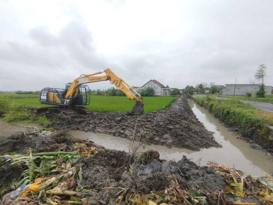 Jaringan Irigasi Waduk Tulung Kedamean Dirawat Rutin, Dukung Produktivitas Petani Desa Tulung